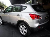 Usado Nissan Qashqai Acenta 106 HP (77 kW) 2009 Cinza antracite SUV