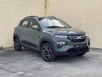 Usado Dacia Spring Extreme 47 kW (65 HP) 2024 Verde escuro Citadino