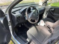 Usado Opel Corsa 70 HP (51 kW) 2006 Cinzento Citadino