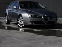 Usado Alfa Romeo 159 Distinctive 120 HP (88 kW) 2010 Cinzento Carrinha