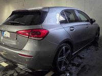 Usado Mercedes A180 116 HP (85 kW) 2018 Cinzento Citadino