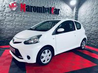 Usado Toyota Aygo X-play 69 HP (50 kW) 2013 Branco Citadino