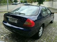 Usado Ford Mondeo 90 HP (66 kW) 1999 Azul