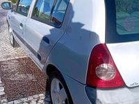 Usado Renault Clio II 75 HP (55 kW) 2002 Cinzento Citadino