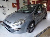 Usado Fiat Grande Punto 80 HP (58 kW) 2011 Cinza Citadino
