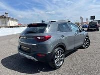 Usado Kia Stonic Platinum 120 HP (88 kW) 2021 Cinza SUV