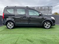 Usado Dacia Dokker Stepway 90 HP (66 kW) 2015 Preto Monovolume