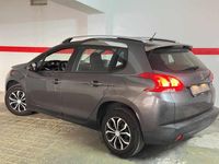 Usado Peugeot 2008 82 HP (60 kW) 2015 Cinzento SUV