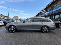 Usado Mercedes E300 Avantgarde 306 HP (225 kW) 2019 Cinza Carrinha