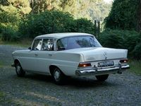 Usado Mercedes 200 60 HP (44 kW) 1965 Branco Sedan