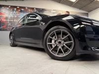 Usado Tesla Model 3 Standard Range Plus 225 kW (306 HP) 2019 Preto Sedan