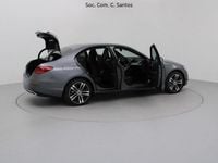 Usado Mercedes C300 Avantgarde 326 HP (239 kW) 2025 Cinza Sedan