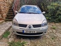 Usado Renault Clio II 75 HP (55 kW) 2004 Cinzento Citadino
