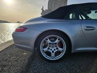 Usado Porsche 911 Carrera 4S 355 HP (261 kW) 2006 Cinzento Coupé