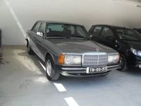 Usado Mercedes 200 80 HP (58 kW) 1981 Azul Sedan