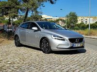 Usado Volvo V40 150 HP (110 kW) 2019 Cinzento Carrinha