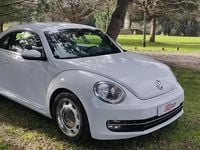 Usado VW Beetle Design 105 HP (77 kW) 2015 Branco Citadino