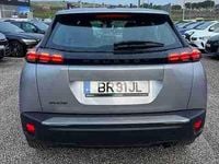 Usado Peugeot 2008 Style 102 HP (75 kW) 2025 Cinzento SUV
