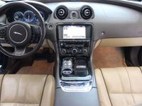 Usado Jaguar XJ Premium Luxury 300 HP (220 kW) 2015 Azul escuro Sedan