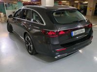 Usado Mercedes E300 Avantgarde 313 HP (230 kW) 2024 Cinza Carrinha