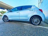 Usado Toyota Yaris 90 HP (66 kW) 2016 Cinzento Citadino