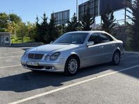 Usado Mercedes E270 Elegance 177 HP (130 kW) 2002 Cinza Sedan