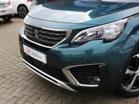 Usado Peugeot 5008 Crossway 130 HP (95 kW) 2018 Azul Monovolume