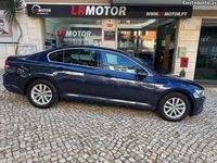 Usado VW Passat Highline 120 HP (88 kW) 2017 Azul Sedan