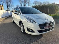 Usado Peugeot 5008 Allure 115 HP (84 kW) 2014 Branco Monovolume