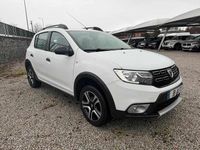 Usado Dacia Sandero Stepway 90 HP (66 kW) 2018 Branco SUV