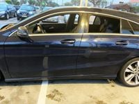 Usado Mercedes CLA180 Shooting Brake Urban 109 HP (80 kW) 2017 Azul Carrinha
