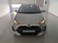 Usado Toyota Yaris Hybrid Comfort 115 HP (84 kW) 2022 Cinza