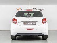 usado Peugeot 208 1.2 PureTech Style Navigator 5p