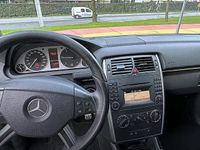 Usado Mercedes B180 109 HP (80 kW) 2010 Cinza prata Monovolume