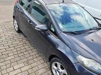 Usado Ford Fiesta 68 HP (50 kW) 2010 Cinzento Citadino