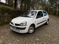 Usado Renault Clio II 65 HP (47 kW) 2004 Branco