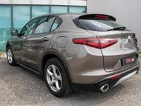 Usado Alfa Romeo Stelvio Super 180 HP (132 kW) 2018 Cinzento (metalizada) SUV