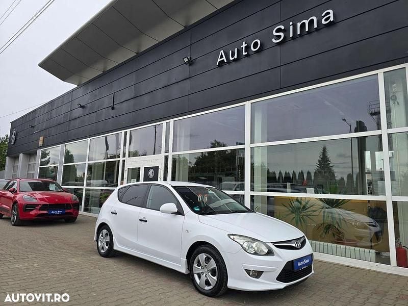 Culoarealb Utilizat 2011 Hyundai i30 Hatchback | 4.490 EUR (Preț OK) - Imagine 1/4