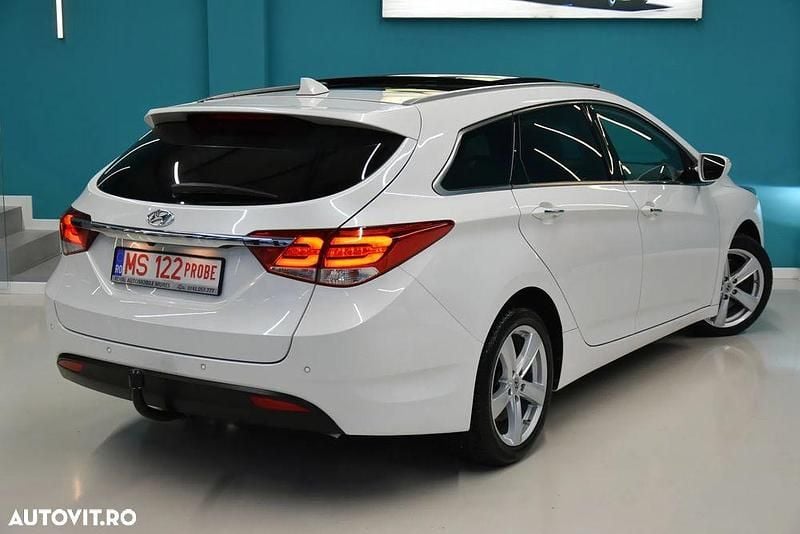 Second-hand Hyundai i40 Premium 141 CP (103 kW) 2016 Culoarealb Break