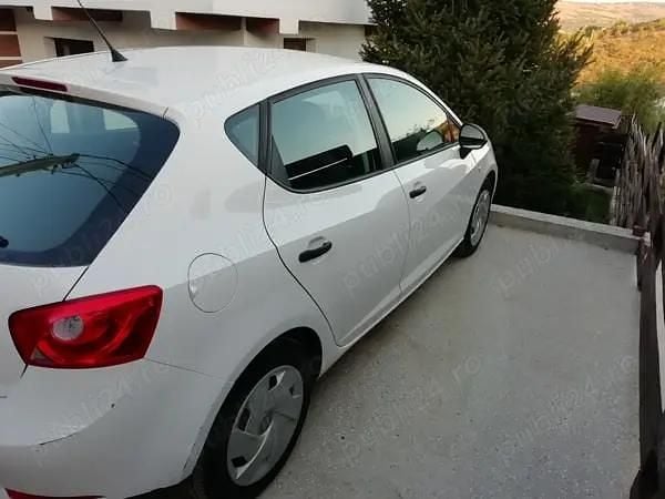 Alb Utilizat 2011 Seat Ibiza Hatchback | 4.600 EUR (Puțin scump) - Imagine 1/4