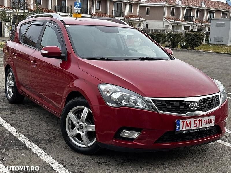 Second-hand Kia Ceed Style 90 CP (66 kW) 2011 Culoarerosu Hatchback