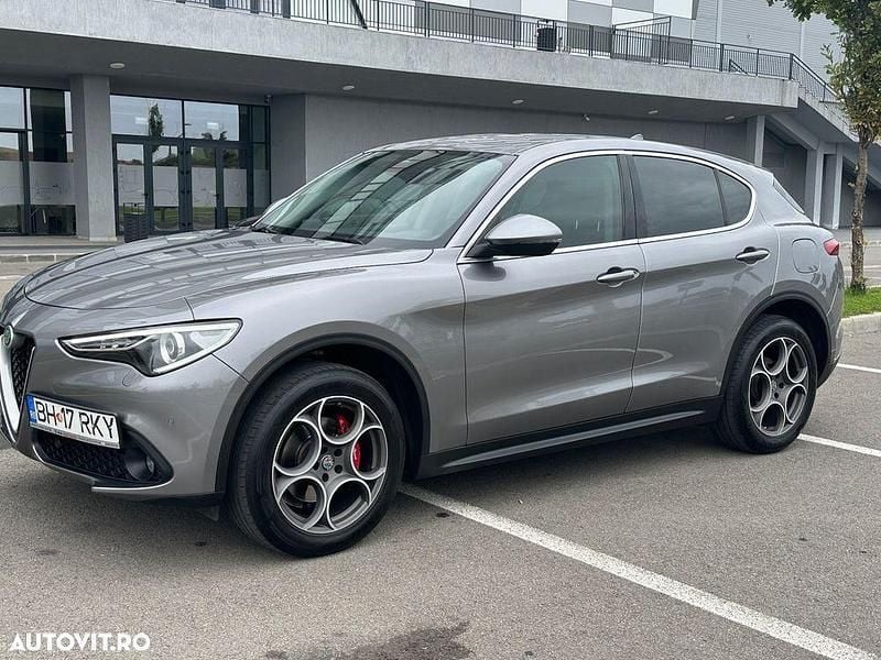 Culoaregri Utilizat 2017 Alfa Romeo Stelvio Super SUV | 21.900 EUR (Puțin scump) - Imagine 1/4