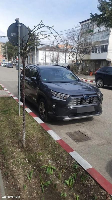 Gri Utilizat 2019 Toyota RAV4 Hybrid SUV | 21.990 EUR (Puțin scump) - Imagine 1/4