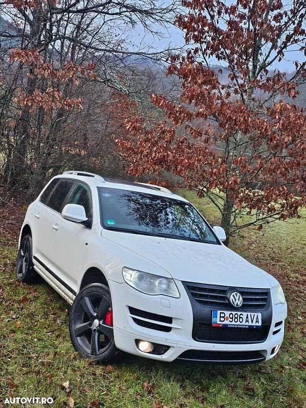 Second-hand VW Touareg Individual 225 CP (165 kW) 2008 Culoarealb SUV