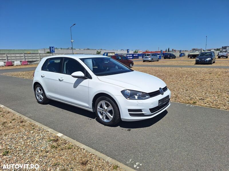 Alb Utilizat 2015 VW Golf VII Hatchback | 6.850 EUR (Preț bun) - Imagine 1/4