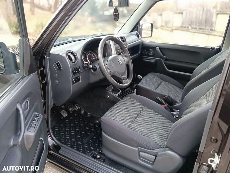 Second-hand Suzuki Jimny Style 86 CP (63 kW) 2016 Culoaremaro SUV