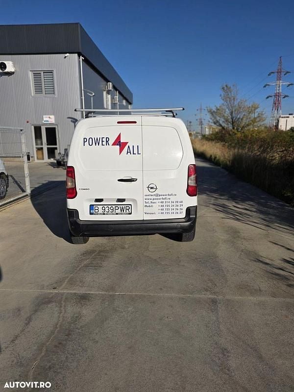 Second-hand Opel Combo 100 CP (73 kW) 2020 Culoarealb Monovolum
