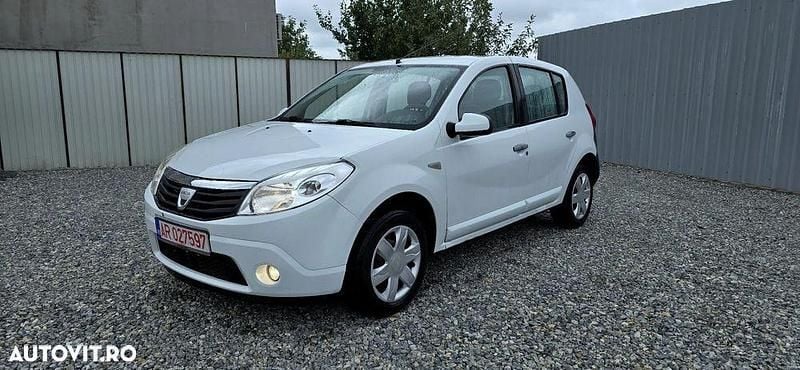 Culoarealb Utilizat 2009 Dacia Sandero Hatchback | 1.000 EUR (Super Preț) - Imagine 1/4