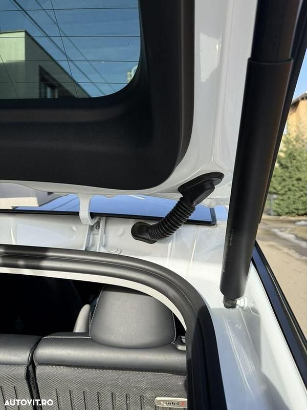 Second-hand Tesla Model Y 339 kW (462 CP) 2022 Culoarealb SUV