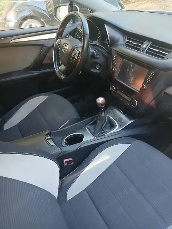 Second-hand Toyota Avensis 105 CP (77 kW) 2017 Alb Berlinǎ